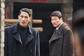 Song Kang-ho and Tae-goo Eom in The Age of Shadows (2016)
