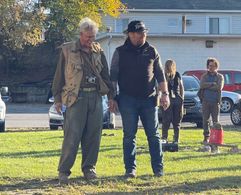 Glenn on set with Eric Roberts