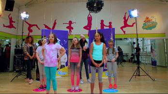 Avelina Boateng, Motsi Mabuse, Betty Taube, Guido Jöris, Celine Dvoracek, Lisa Brandacher, and Malisa Gurung in Soy Luna