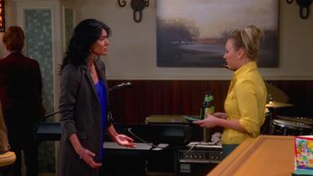 Kaley Cuoco and Morgan Hewitt in The Big Bang Theory (2007)