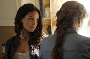 Holly Hayes and Adria Arjona in Emerald City (2016)