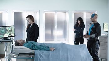 Aaron Ashmore, Thom Allison, Sarah Power, and Hannah John-Kamen in Killjoys (2015)