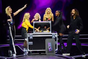 Alicia Awa, Michelle, Bill Kaulitz, Tom Kaulitz, Mieze Katz, and Bonnie Strange in That's My Jam mit Bill & Tom Kaulitz 