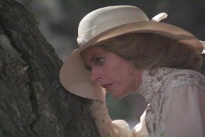 Lindsay Wagner in The Two Worlds of Jennie Logan (1979)
