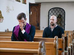 Max von Thun and Stephan Zinner in Kleine Sünden: Und liebe mich nicht (2018)