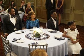 Kadeem Hardison, Tammy Townsend, Kamil McFadden, and Trinitee in K.C. Undercover (2015)