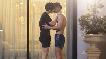 Gameplay Garnpaphon Laolerkiat and Jeff Satur in He She It (2019)