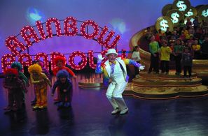 Robin Williams, Tonya Reneé Banks, Martin Klebba, Danny Woodburn, Nikolai Tichtchenko, Colin Moult, and Christy McGinity