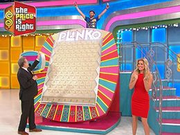 Drew Carey and Rachel Reynolds in The Price Is Right (1972)