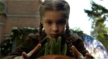 Georgia Pemberton as Fiona in Tim Burtons feature Miss Peregrines Home for Peculiar Children.