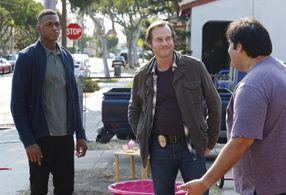 Bill Paxton, Johnny Skourtis, and Justin Cornwell in Training Day (2017)