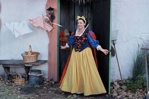 Louise Portal as Snow White in the Denise Filiatrault film ALICE'S ODYSSEY / L'ODYSSEÉ D'ALICE TREMBLAY