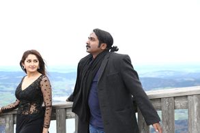 Vijay Sethupathi and Sayyeshaa Saigal in Junga (2018)