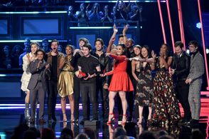 Sosie Bacon, Miles Heizer, Dylan Minnette, Christian Navarro, Alisha Boe, Justin Prentice, Brandon Larracuente, Ajiona A