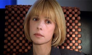 Vera Glagoleva in Zhenshchin obizhat ne rekomenduetsya (2000)