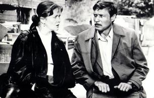 Natalya Gundareva and Aleksandr Mikhaylov in Odinokim predostavlyaetsya obshchezhitiye (1984)