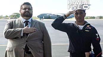 Jorge Garcia and Beulah Koale in Hawaii Five-0 (2010)