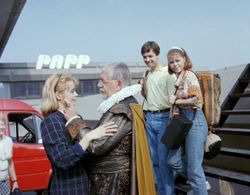 Vlastimil Brodský, Ondrej Kepka, Miroslava Safránková, and Hana Sevcíková in Arabela se vrací (1993)