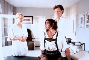 Martin Feifel and Gert Voss in Doktor Knock (1997)
