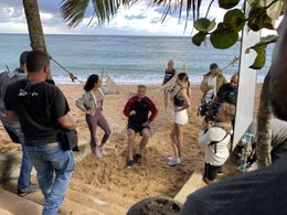 Vitoria Setta, Alec Baldwin, and Malin Akerman on the set of Chick Fight