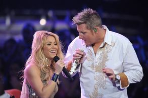 Shakira, Gary LeVox, and Rascal Flatts in American Idol (2002)
