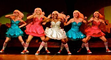 London Clark, Erika Corvette, Ashley Cutrona, Jeana Zettler, and Devon Jordan in Standing Ovation (2010)
