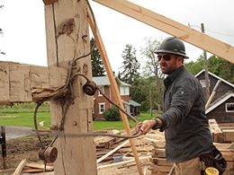 Mark Bowe in Barnwood Builders (2013)