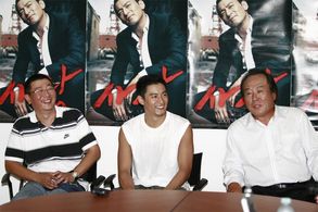 Ju Jin-Mo, Kyung-taek Kwak, and Hyeon Ju at an event for A Love (2007)