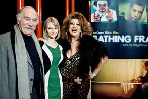 Bathing Frankie Premier