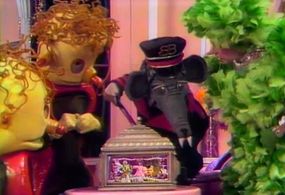 Sharon Baird, Joy Campbell, Martha Raye, Van Snowden, and The Krofft Puppets in The Bugaloos (1970)