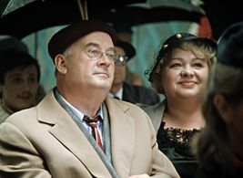 Natalya Krachkovskaya and Evgeniy Morgunov in Pokrov Gates (1983)