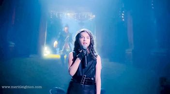 Merit Leighton on stage singing at the SPIKE TV VGAs- with Lorne Balfe and orchestra for GOTY tribute of Dishonored