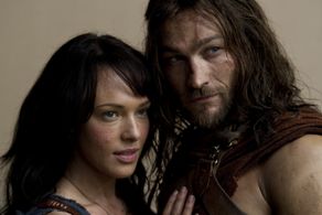 Erin Cummings and Andy Whitfield in Spartacus (2010)