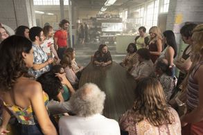 Ophelia Lovibond, Idara Victor, Jake Johnson, Jessica Lowe, and Oscar Montoya in Minx (2022)