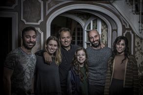 Denis Rovira van Boekholt, Kiko Martínez, Maggie Civantos, Manuela Vellés, Alain Hernández, and Claudia Placer
