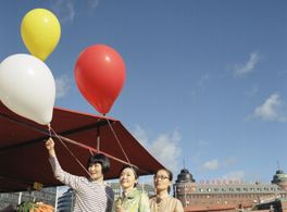 Hairi Katagiri, Satomi Kobayashi, and Masako Motai in Kamome Diner (2006)