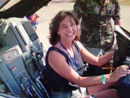 Sitting in an F-16 (EAA Airventure)