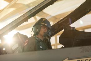 Josha Stradowski in High Flyers (2020)