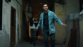 Çagatay Ulusoy and Hazar Ergüçlü in The Protector: Episode #3.1 (2020)