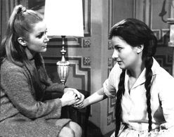 Gabriela Gili and Marta González in Estrellita, esa pobre campesina (1968)