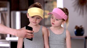 Ella Allan and Mia Allan in Single Parents (2018)