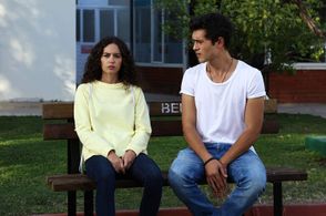 Alperen Duymaz and Ezgi Senler in Crossroads (2016)