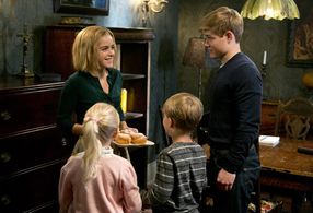 Kiernan Shipka, Mason Dye, Maxwell Kovach, and Ava Telek in The Dollanganger Saga: Flowers in the Attic (2014)