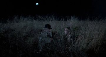 Roberto Benigni and Paolo Villaggio in The Voice of the Moon (1990)