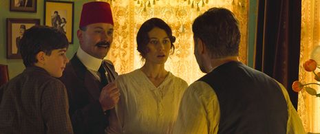 Russell Crowe, Steve Bastoni, Olga Kurylenko, and Dylan Jett in The Water Diviner (2014)