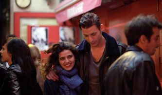 Damien Chapelle and Manal Issa in Parisienne (2015)