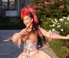 Ani Lorak in Bezumnyy den ili zhenitba Figaro (2003)