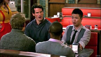 Still shot of Phong Le on '2 Broke Girls.'