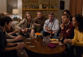 Maribeth Monroe and Kristen Wiig in Downsizing (2017)