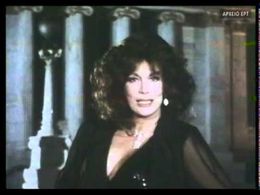 Mairi Hronopoulou in Oi palioi mas filoi (1983)